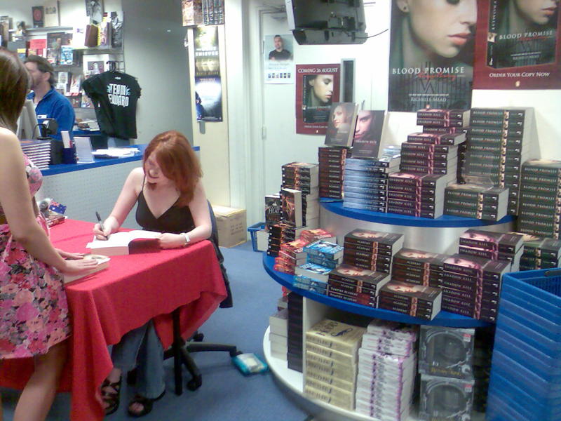 Richelle Mead signing